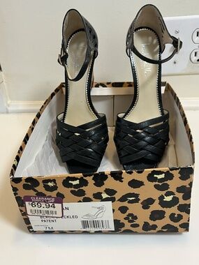NEW Nicole Miller wedge heels size 7B/37